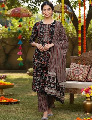women black rayon blend floral printed straight kurta trousers with dupatta 1