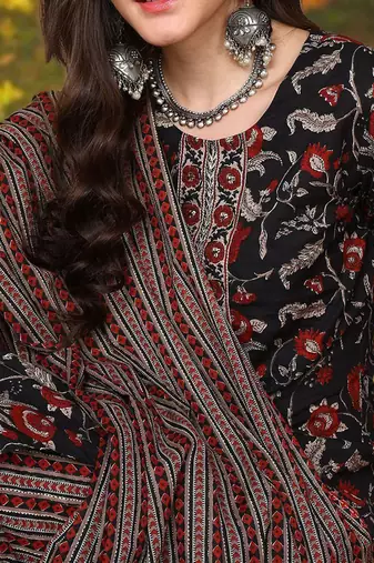 women black rayon blend floral printed straight kurta trousers with dupatta