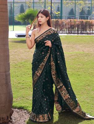 Green Color Soft silk blend Sarees With Gold Zari Weaving Flower Pennal In Border And Pallu 1