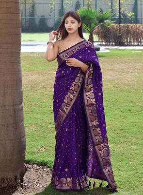 Purple Color Soft silk blend Sarees With Gold Zari Weaving Flower Pennal In Border And Pallu 4
