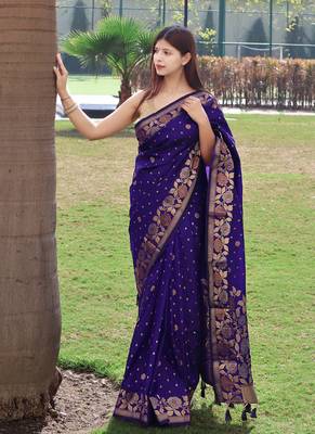 Violet Color Soft silk blend Sarees With Gold Zari Weaving Flower Pennal In Border And Pallu 1
