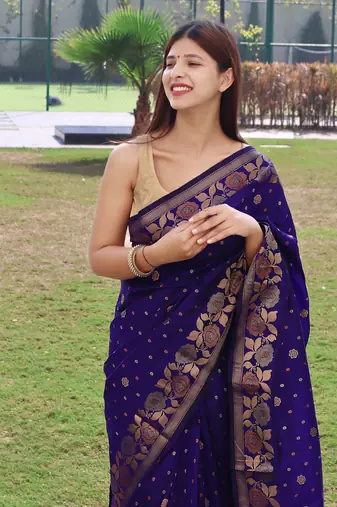 Violet Color Soft silk blend Sarees With Gold Zari Weaving Flower Pennal In Border And Pallu