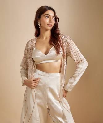 Beige embroiderd jacket with beige top and pant 2