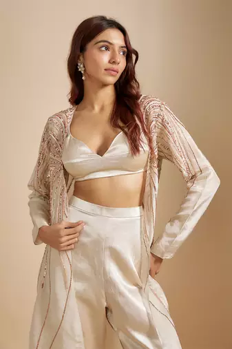 Beige embroiderd jacket with beige top and pant