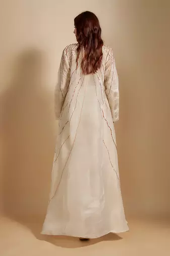 Beige embroiderd jacket with beige top and pant