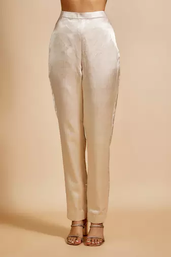 Beige embroiderd jacket with beige top and pant
