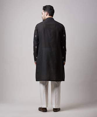 Black kurta set with white embroidery 4