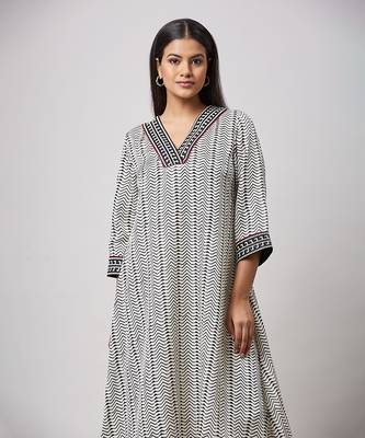 Metro block print v neck co-ord-set 3