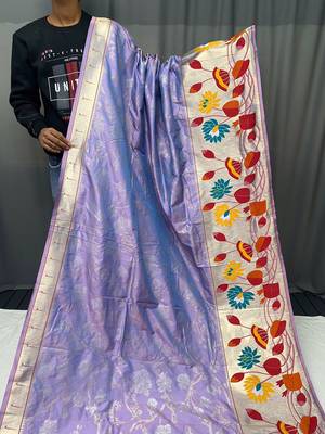 Lavender Color Paithani Silk Saree With Rich Weaved Paithani Pallu & 3D Traditional Design With Gold And Silver Zari 5