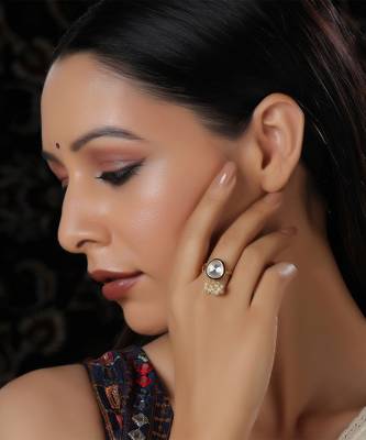 white diamond rings 1