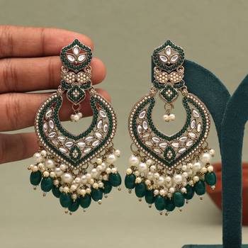 Green color kundan earrings 1