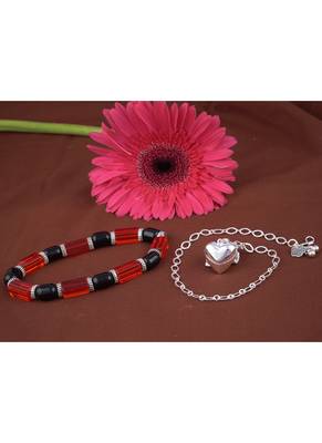 Handmade rakhi combo couple pair silver plated heart charm rakhi and red unisex stretchable bracelet for bhaiya bhabhi 3