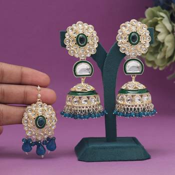 Turquoise blue color kundan earrings with maang tikka 1
