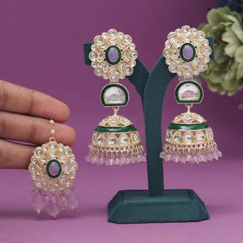 Light purple color kundan earrings with maang tikka 1