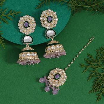 Light purple color kundan earrings with maang tikka 2