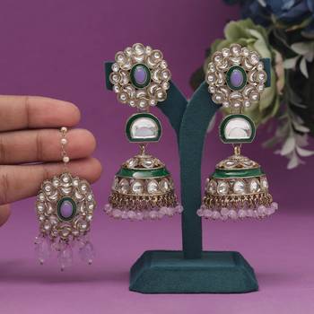 Light purple color kundan earrings with maang tikka 1