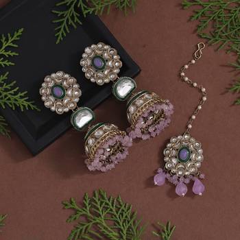 Light purple color kundan earrings with maang tikka 2