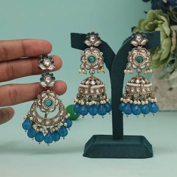 Turquoise blue color kundan earrings with maang tikka 1