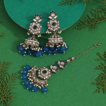 Turquoise blue color kundan earrings with maang tikka 2