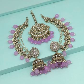 Light purple color kundan earrings with maang tikka 1