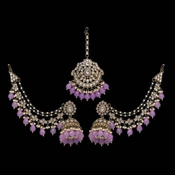 Light purple color kundan earrings with maang tikka 2