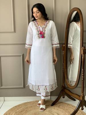 Women White Chanderi Embroidered Kurta Pant Dupatta Set 4