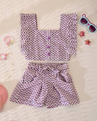 Girl's white printed top and shorts set 4