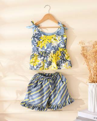 Girl's grey printed top and shorts set 1