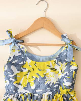 Girl's grey printed top and shorts set 2