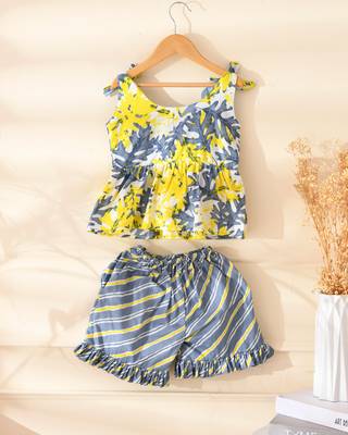 Girl's grey printed top and shorts set 3