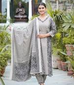 Women'S Floral Printed Anarkali Kurta With Pant Set & Dupatta (Black)