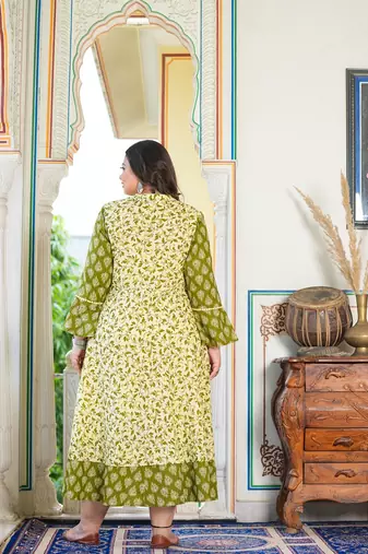 Women'S Plus Size Floral Printed Jacket Style Anarkali Kurti (Green)