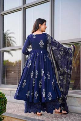 Pure maslin fabric kurta plazzo and dupatta set in royal blue 3