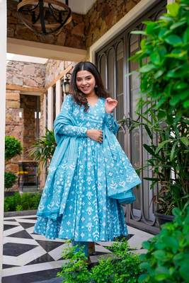 Pure maslin fabric kurta plazzo and dupatta set in bright blue color 1