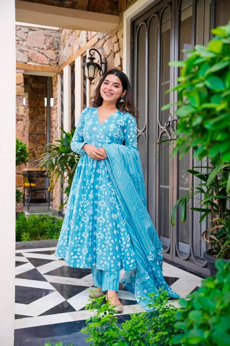 Pure maslin fabric kurta plazzo and dupatta set in bright blue color