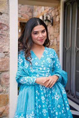 Pure maslin fabric kurta plazzo and dupatta set in bright blue color 3