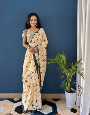 Beige Printed Cotton Saree With Blouse 3