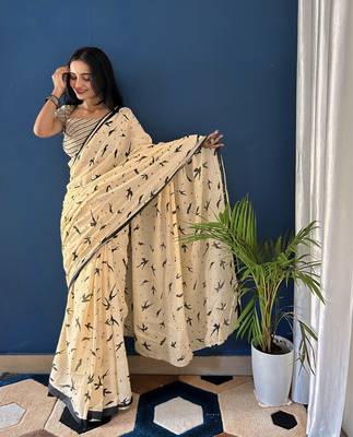 Beige Printed Cotton Saree With Blouse 4