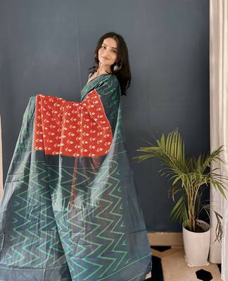 Red Printed Cotton Saree With Blouse 4