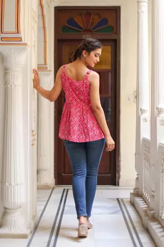 Women'S Bandhej Printed Sleeveless Top (Pink)