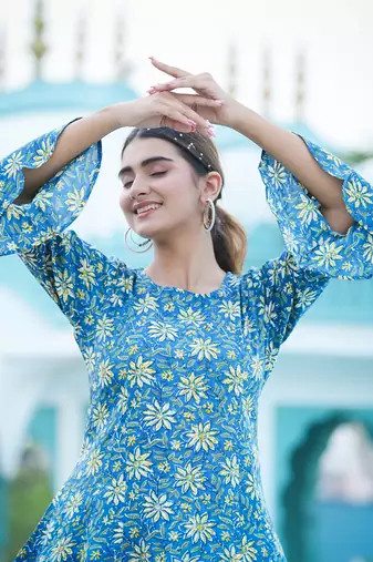 Women'S Floral Printed Regular Top (Blue)