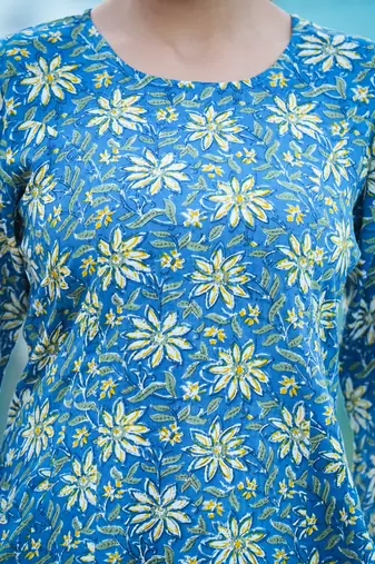 Women'S Floral Printed Regular Top (Blue)