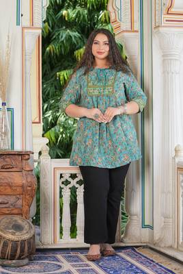 Women'S Plus Size Floral Placement Printed Short Kurti (Green) 2