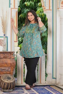 Women'S Plus Size Floral Placement Printed Short Kurti (Green) 1