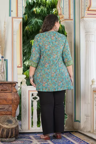 Women'S Plus Size Floral Placement Printed Short Kurti (Green)
