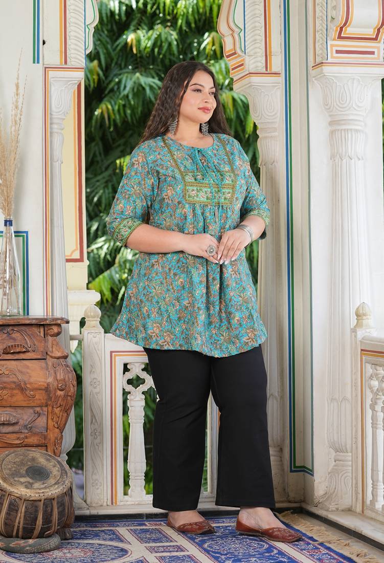 Women'S Plus Size Floral Placement Printed Short Kurti (Green)