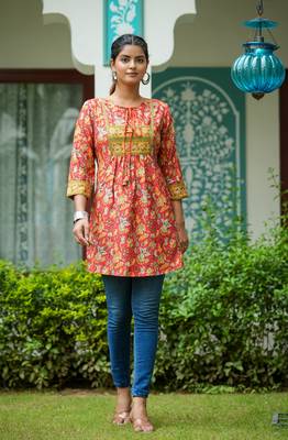 Women'S Floral Placement Printed Short Kurti (Red) 1