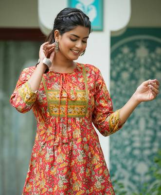 Women'S Floral Placement Printed Short Kurti (Red) 4