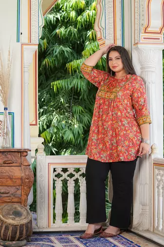 Women'S Plus Size Floral Placement Printed Short Kurti (Red)