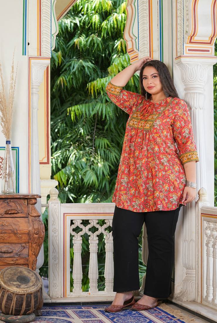 Women'S Plus Size Floral Placement Printed Short Kurti (Red)